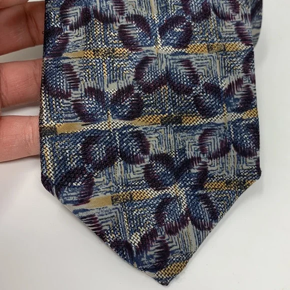 Robert Talbott blue geometric/floral silk tie - Picture 2 of 4
